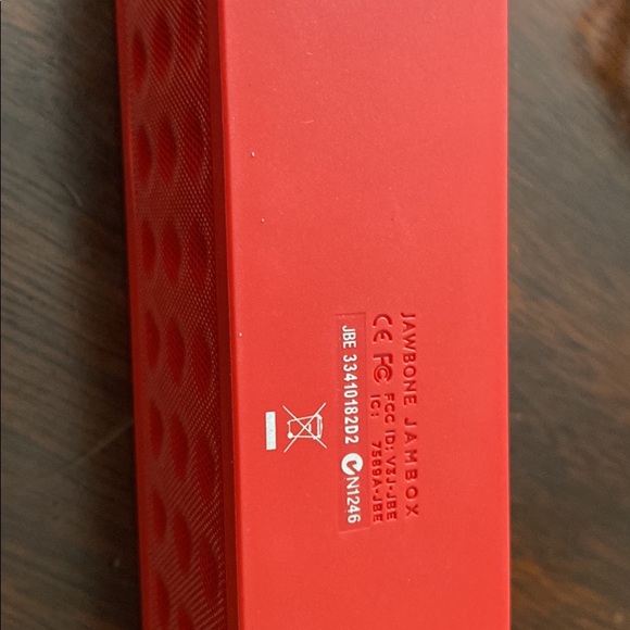 Red Portable Jambox by Jawbone - Picture 5 of 7